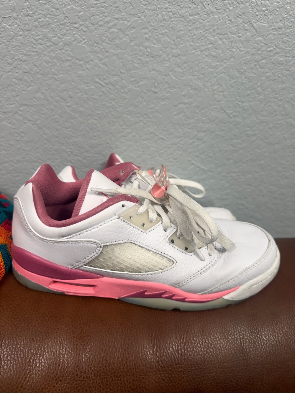 Jordan 5 Retro Low
Crafted For Her Desert Berry (GS)